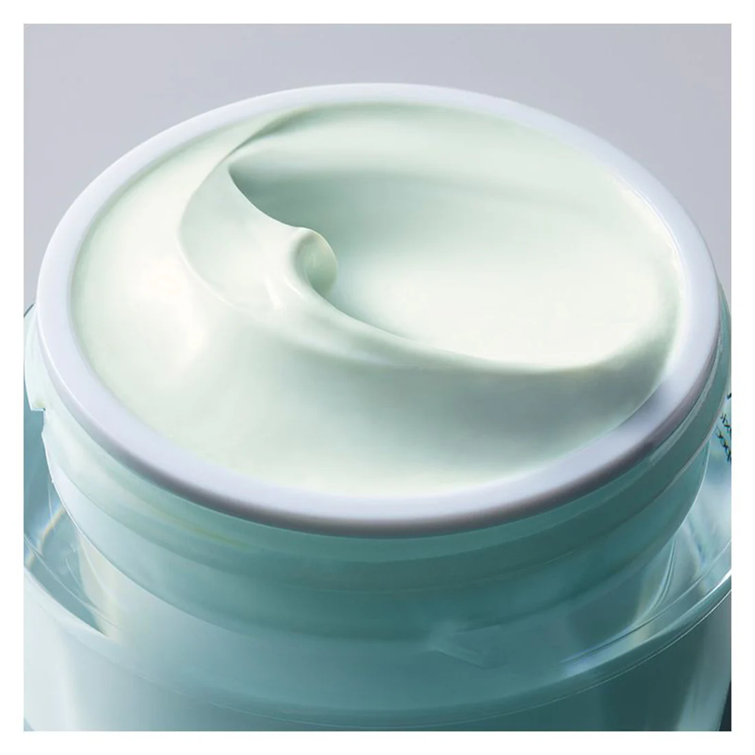 DayWear Anti-Oxidant 24H Moisture Creme SPF 15 - Image 3
