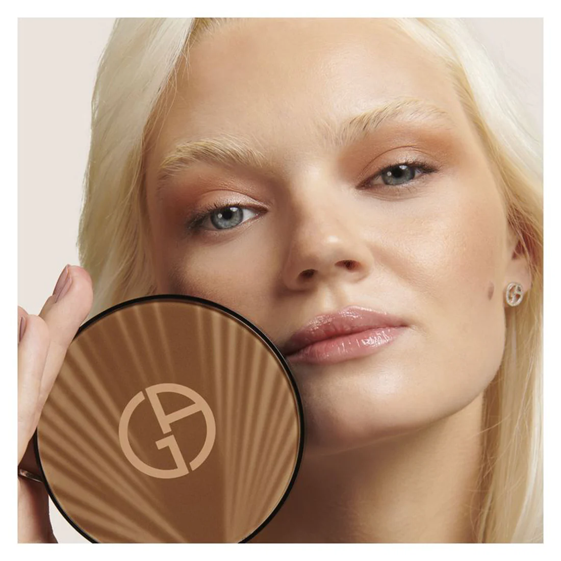 Luminous Silk Bronzing Powder Bronzer Crema in Polvere - Image 4