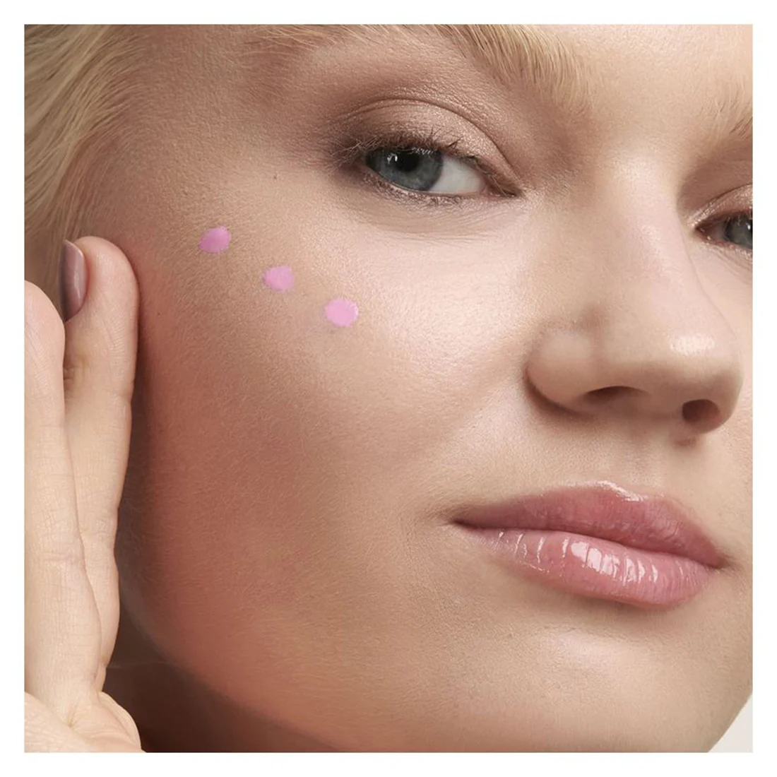 Luminous Silk Cheek Tint Fard in Crema - Image 13