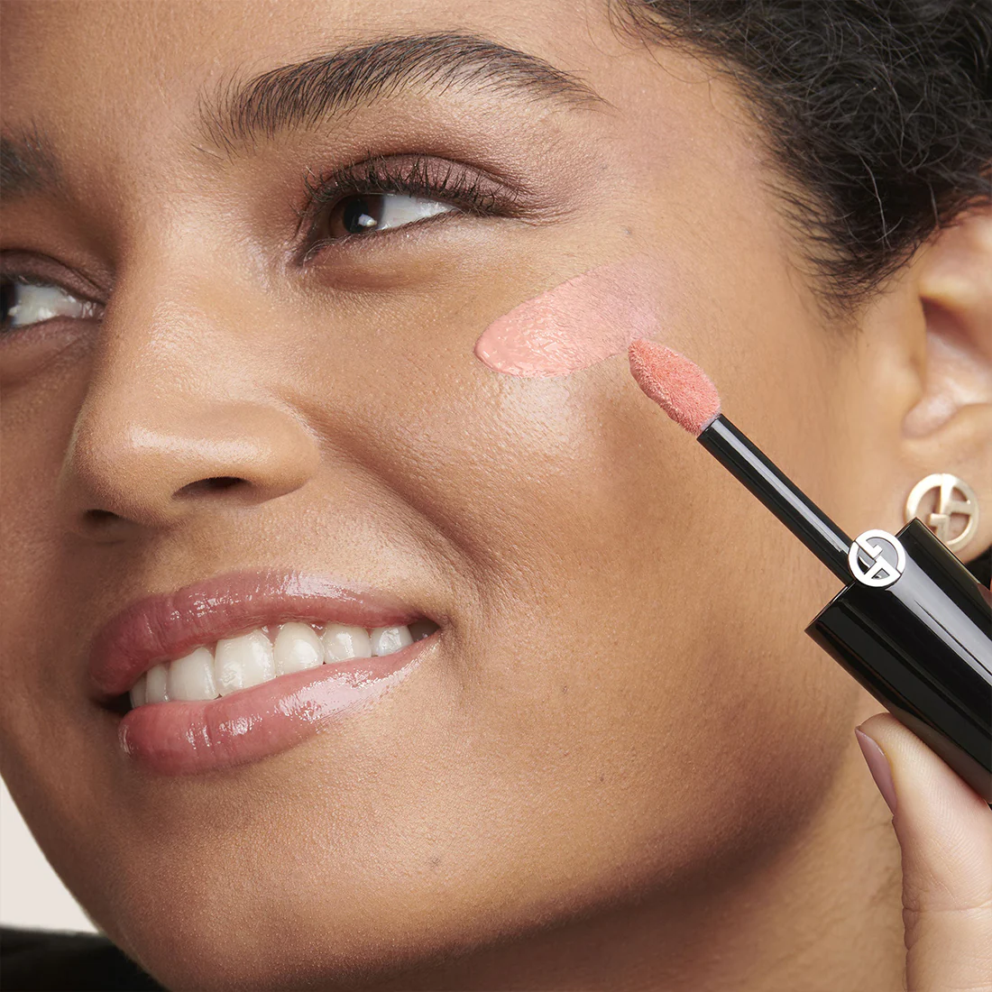 Luminous Silk Cheek Tint Fard in Crema - Image 3