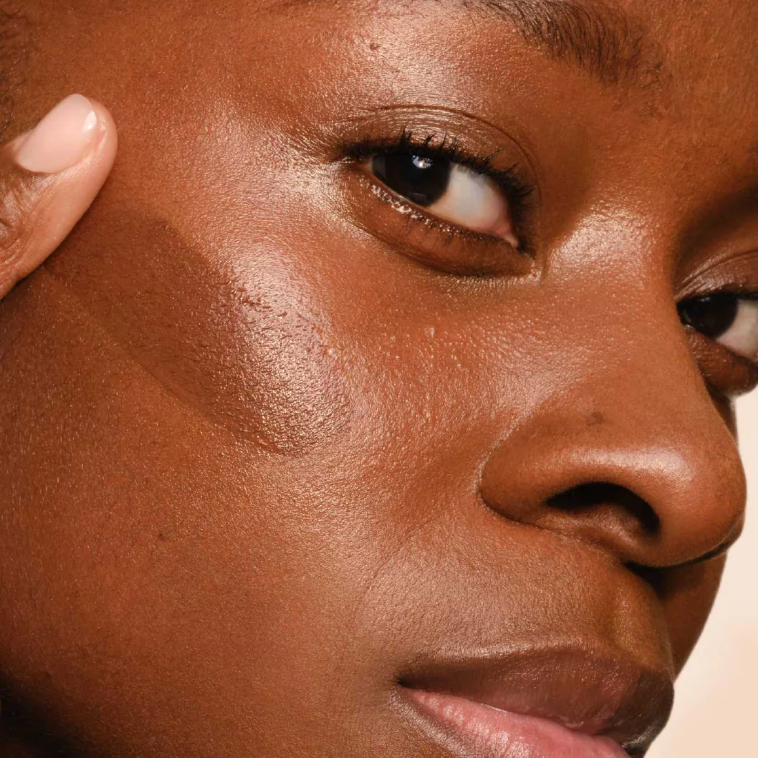 Skin Tint Fondotinta Illuminante e a Lunga Tenuta - Image 14