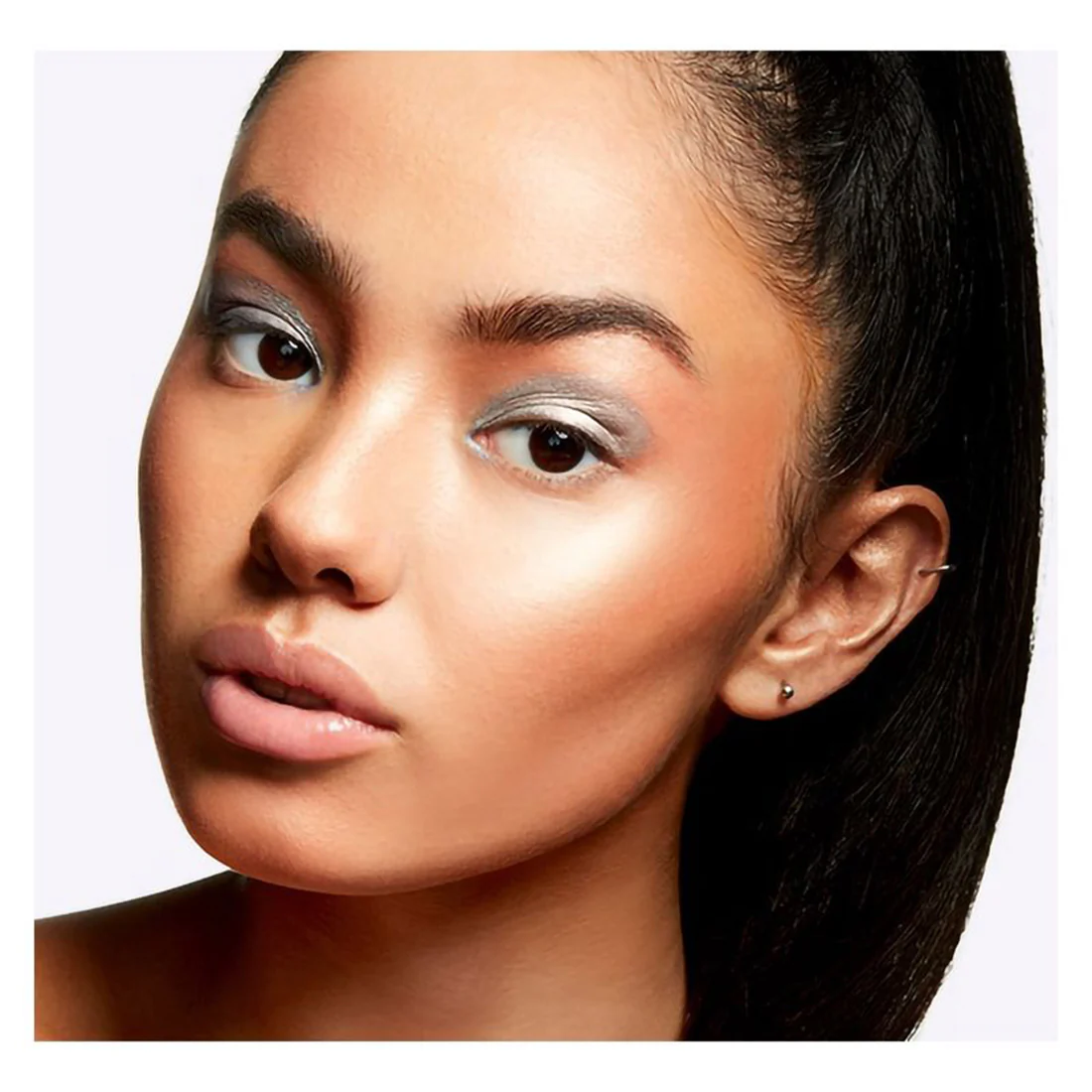 Extra Dimension Skinfinish Illuminante in Polvere liquida - Image 10