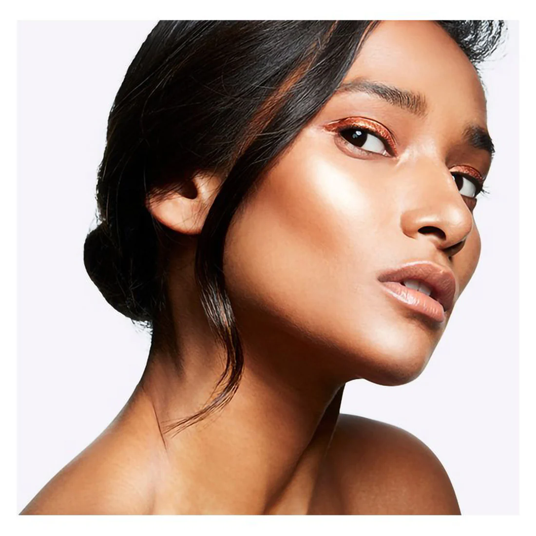Extra Dimension Skinfinish Illuminante in Polvere liquida - Image 11