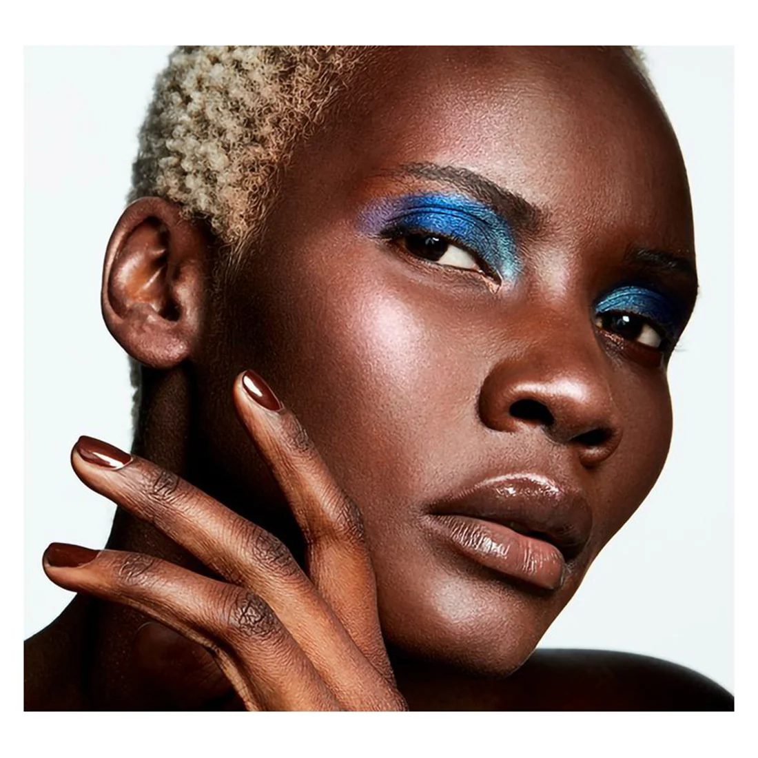 Extra Dimension Skinfinish Illuminante in Polvere liquida - Image 23