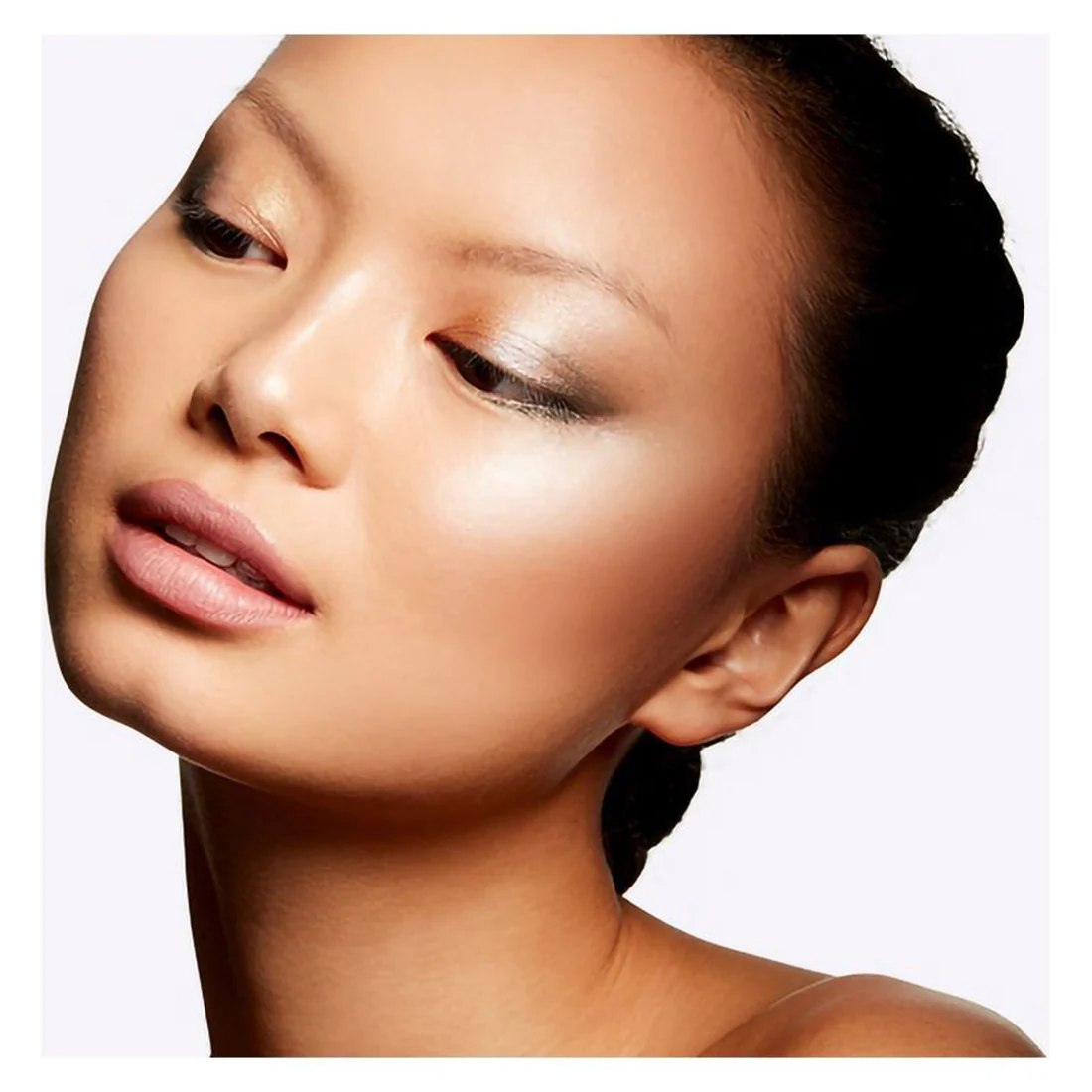 Extra Dimension Skinfinish Illuminante in Polvere liquida - Image 33