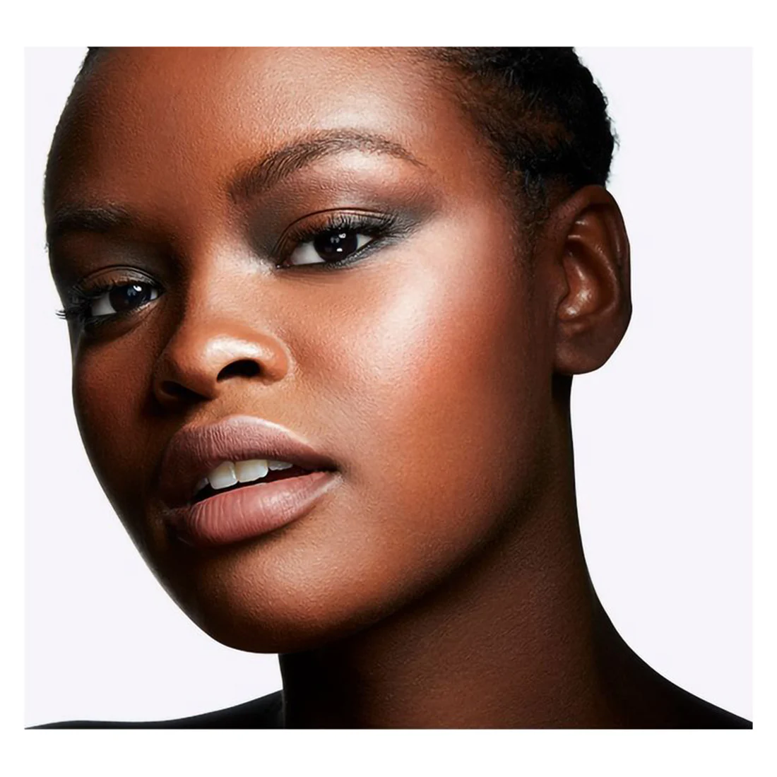 Extra Dimension Skinfinish Illuminante in Polvere liquida - Image 35