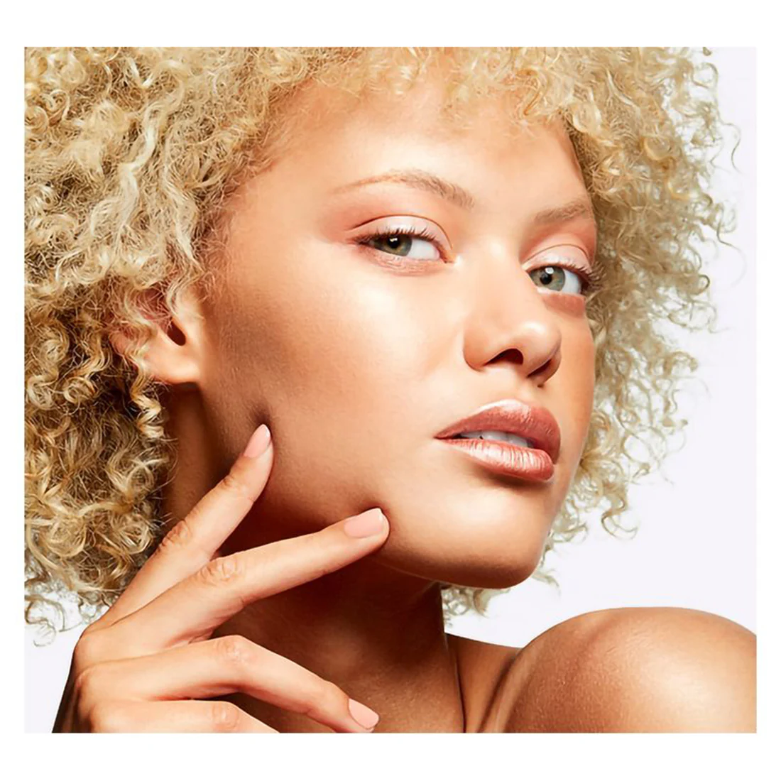 Extra Dimension Skinfinish Illuminante in Polvere liquida - Image 9