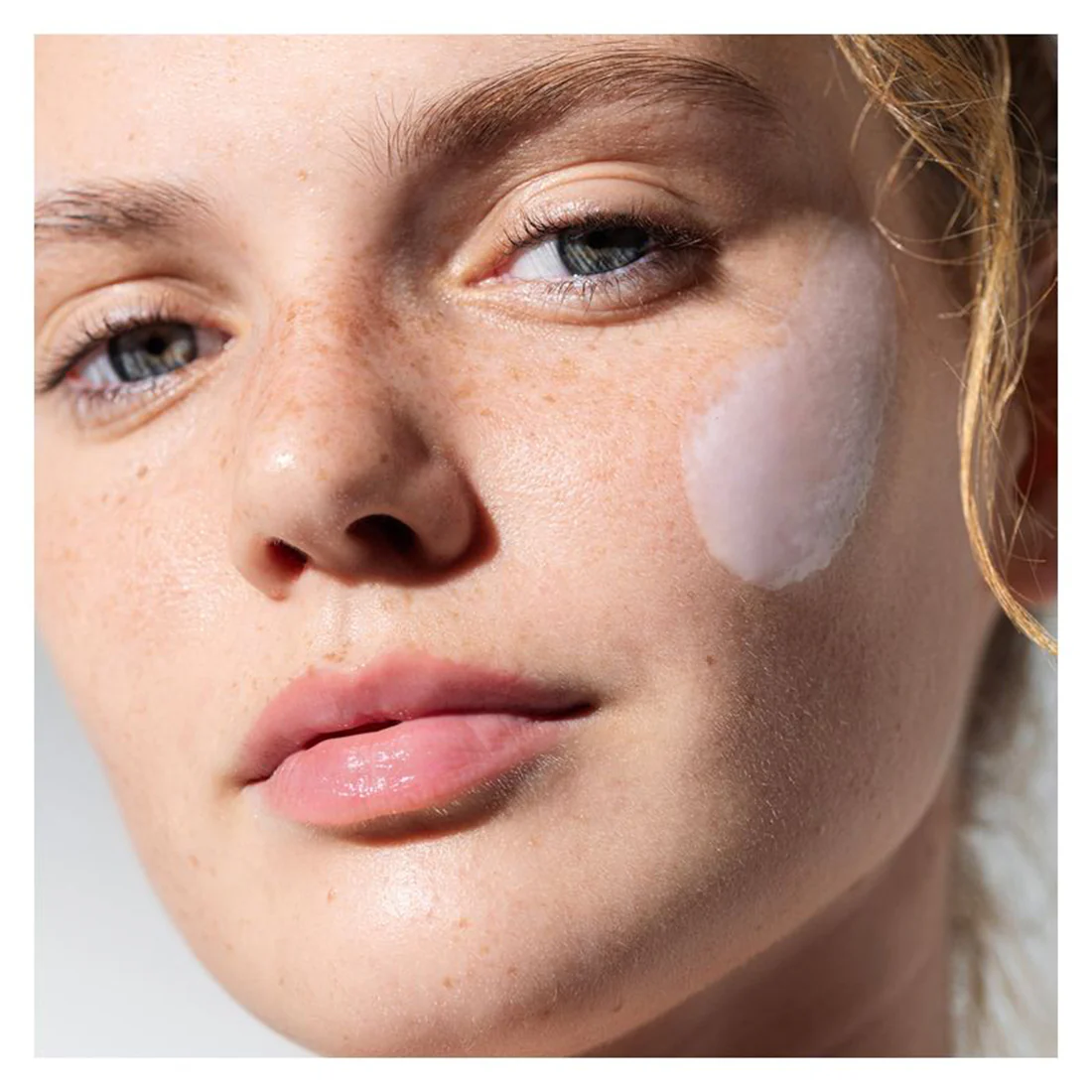 Light Legend Cleansing Creamy-Foam - Image 4